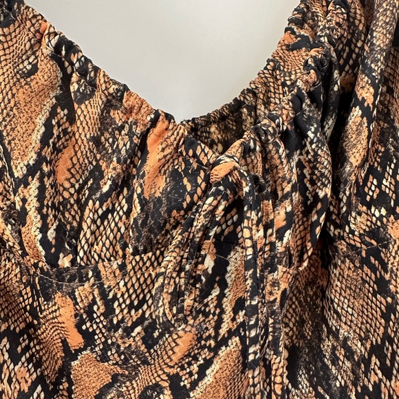 Snake Print Crop Top - Picture 2 of 5